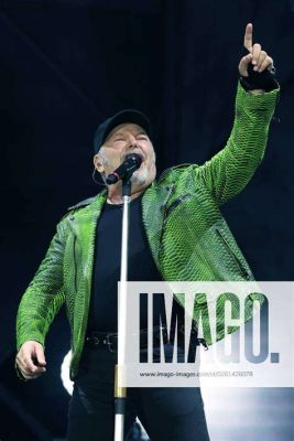 Vasco Rossi's Living In Paradise Concert: A Night of Italian Rock & Roll Magic!