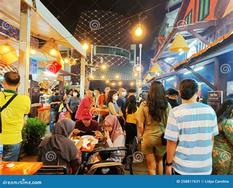 Cassandra's Culinary Craze: A Jakarta Food Festival Takes an Unexpected Turn!