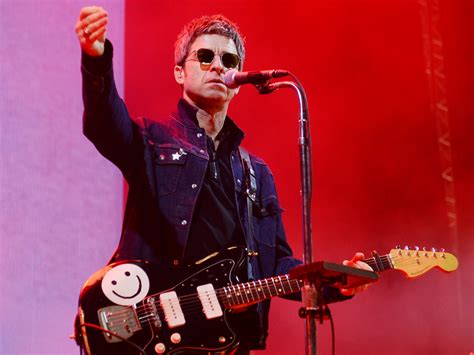 Noel Gallagher's High Flying Birds Concert - An Evening of Britpop Nostalgia and Guitar Prowess!